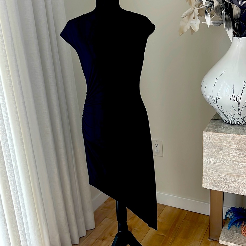 BCBG sleeveless black dress New without a tag, Small